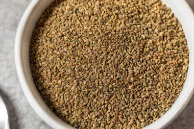 Çiğ Kahverengi Organik Kereviz Yemek Kasesindeki Tohumlar