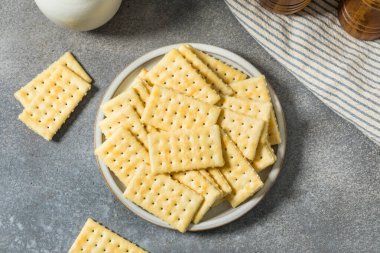 Organik Tuzlu Tereyağlı Krakerler ve Deniz Tuzu