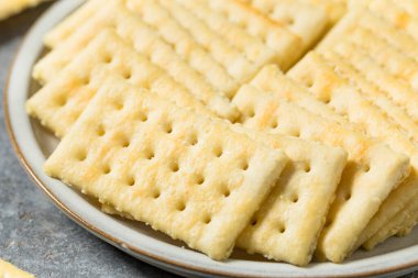 Organik Tuzlu Tereyağlı Krakerler ve Deniz Tuzu