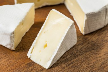 Organik Sağlıklı Beyaz Camembert Brie Peynir Dilimleri