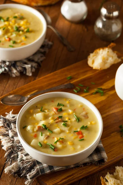 Chowder de maíz casero caliente —  Fotos de Stock