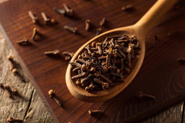 Ham kahverengi organik karanfil