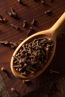 Ham kahverengi organik karanfil