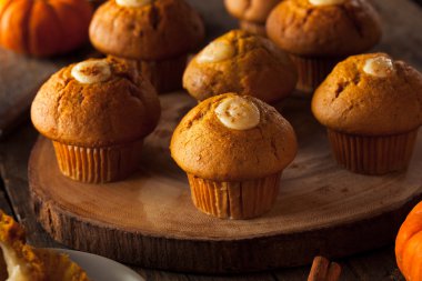 Ev yapımı kabak Spice Muffins