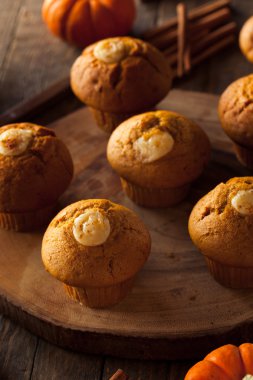 Ev yapımı kabak Spice Muffins
