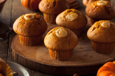 Ev yapımı kabak Spice Muffins