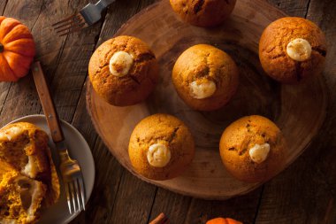 Ev yapımı kabak Spice Muffins