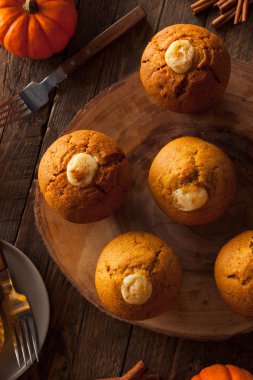 Ev yapımı kabak Spice Muffins