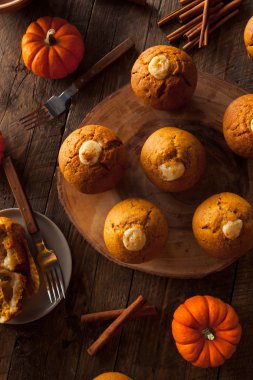 Ev yapımı kabak Spice Muffins