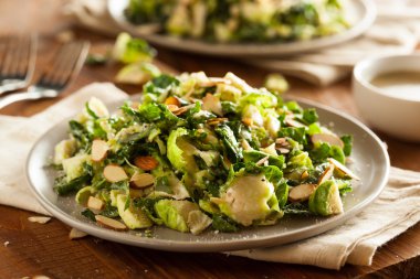 Kale ve Brussel Filiz salatası