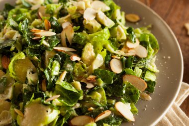 Kale ve Brussel Filiz salatası
