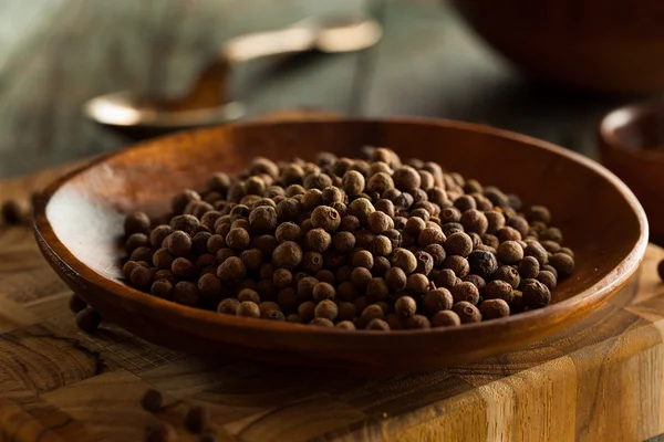 Allspice marrón orgánico crudo — Foto de Stock