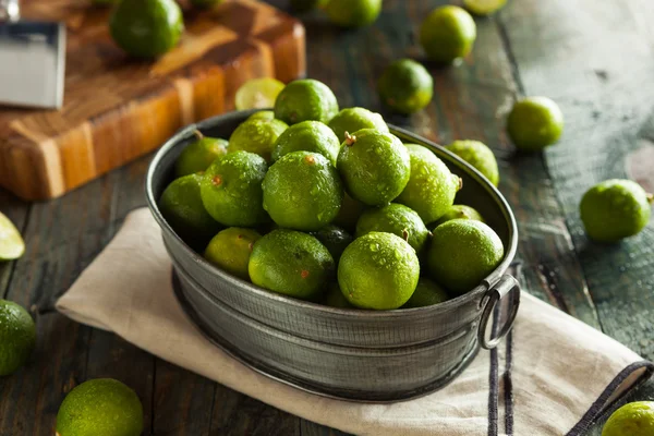 Limas verdes crudas de la llave orgánica — Foto de Stock