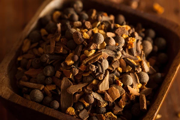 Råa ekologiska funderar kryddor — Stockfoto