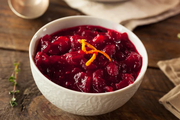 Zelfgemaakte biologische rode Cranberry saus — Stockfoto