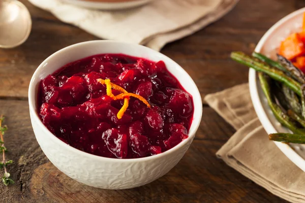 Zelfgemaakte biologische rode Cranberry saus — Stockfoto