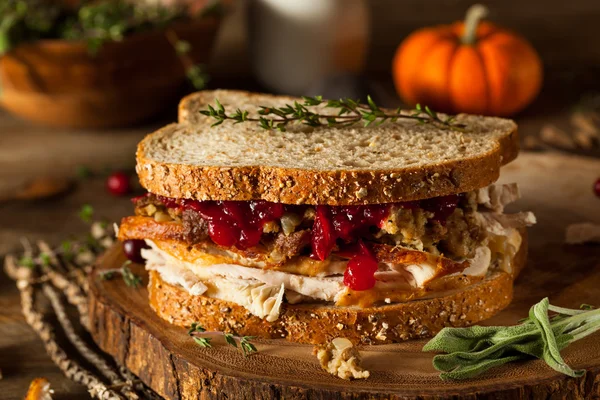 Hemgjord överblivna Thanksgiving smörgås — Stockfoto