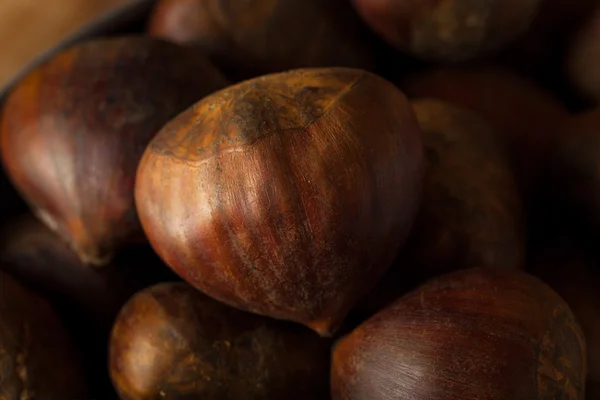 RAW коричневий органічних італійський каштани — стокове фото