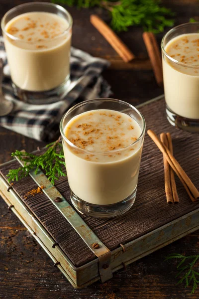 Cold Refreshing Eggnog Drink — Stock Photo, Image