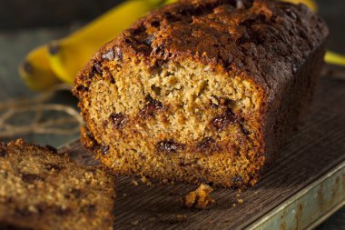 Ev yapımı çikolatalı muzlu ekmek