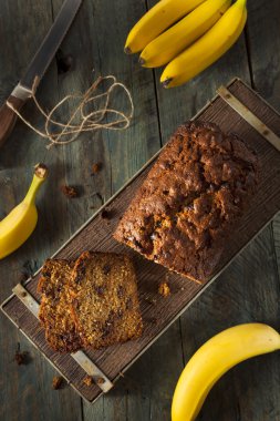 Ev yapımı çikolatalı muzlu ekmek
