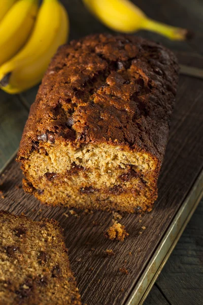 Hausgemachtes Bananenbrot mit Schokoladenchips — Stockfoto