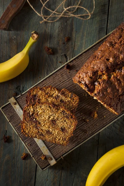 Hausgemachtes Bananenbrot mit Schokoladenchips — Stockfoto