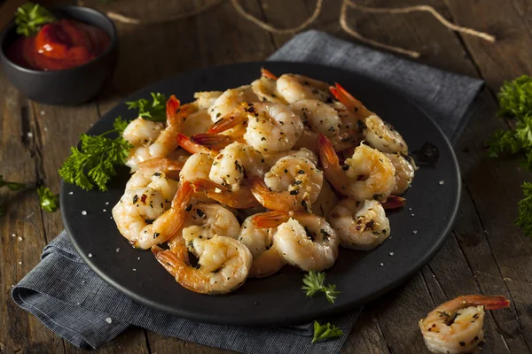 Hausgemachte sautierte Garnelen mit Kräutern — Stockfoto