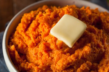 Organik ev yapımı püresi tatlı patates