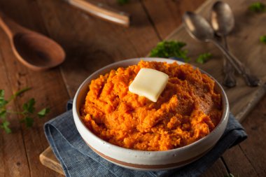 Organik ev yapımı püresi tatlı patates
