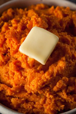 Organik ev yapımı püresi tatlı patates