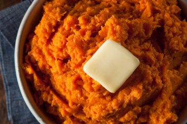 Organik ev yapımı püresi tatlı patates