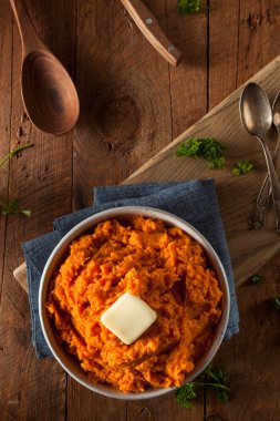 Organik ev yapımı püresi tatlı patates