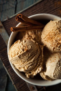 Ev yapımı kabak pasta dondurma