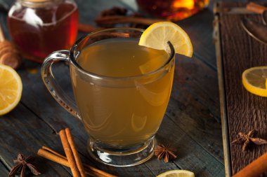Limonlu sıcak sıcak Toddy