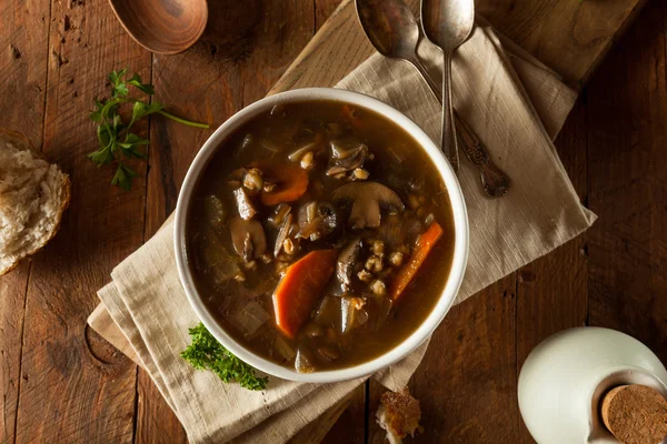 Sopa de cevada de cogumelos caseira — Fotografia de Stock