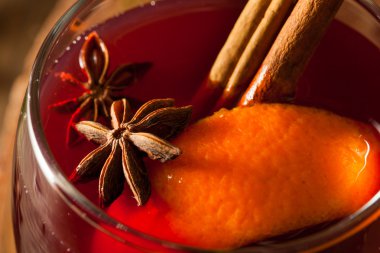 Portakal ile baharatlı Mulled şarap