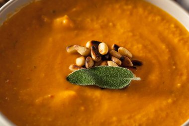 Ev yapımı havuç zencefil çorbası