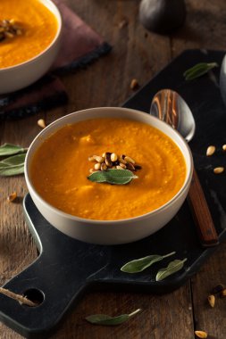 Ev yapımı havuç zencefil çorbası