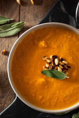 Ev yapımı havuç zencefil çorbası