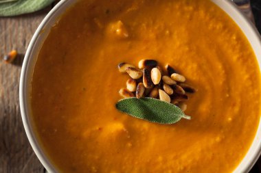 Ev yapımı havuç zencefil çorbası