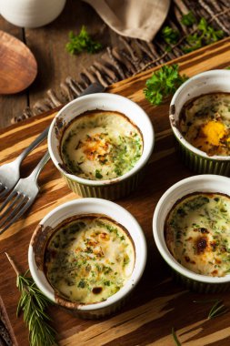 Ramekin fırında krem yumurta