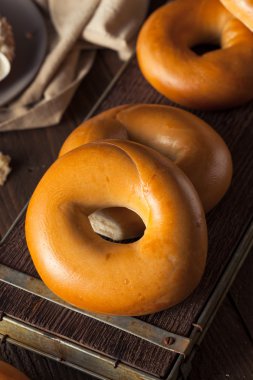 Ev yapımı düz yumurta simit