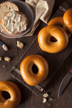 Ev yapımı düz yumurta simit