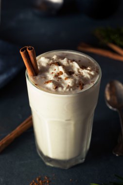 Ev yapımı yumurta likörü dondurma Milkshake
