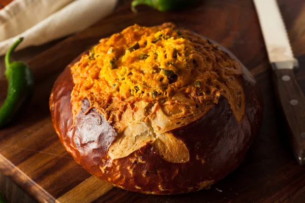 Домашній хліб Джалатено Чеддер — стокове фото