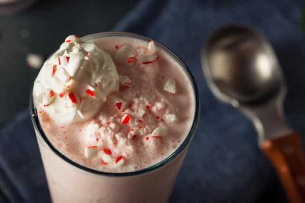 Şeker kamışı nane Milkshake — Stok fotoğraf