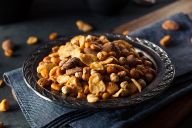 Tuzlu İspanyol kokteyl fındık