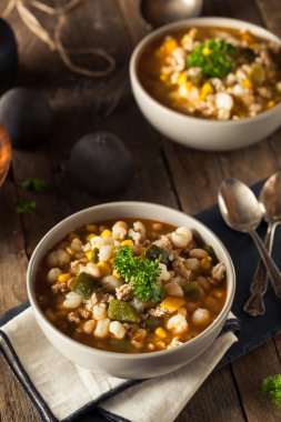 Sıcak ev yapımı beyaz fasulye tavuk acılı