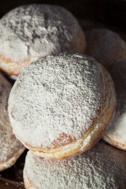 Ev yapımı şekerli Paczki Donut